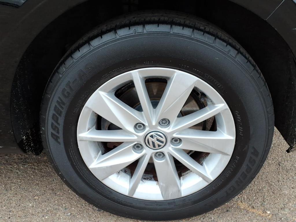 Thumbnail: 2015 Volkswagen Golf - 6