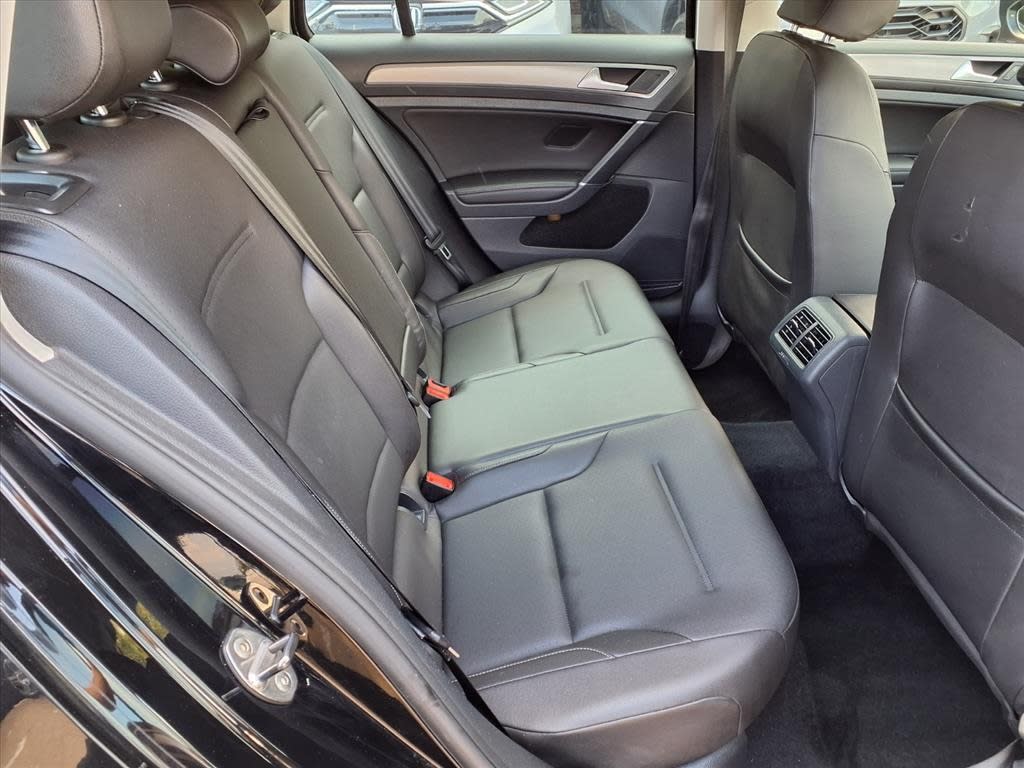 Thumbnail: 2015 Volkswagen Golf - 16