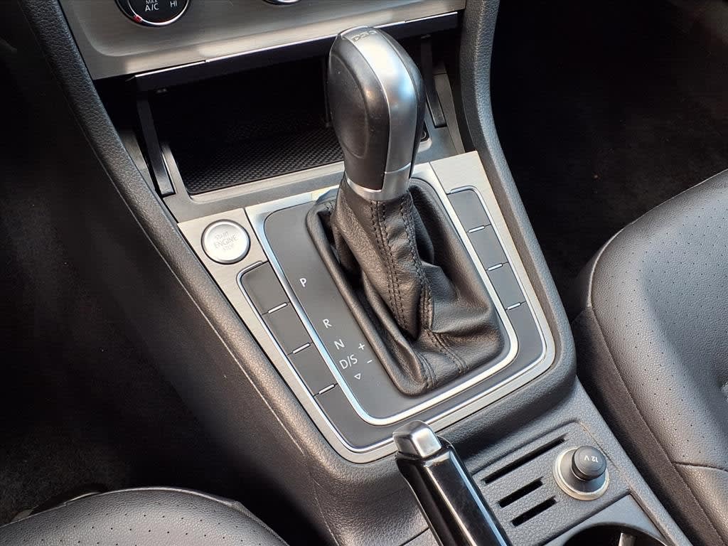 Thumbnail: 2015 Volkswagen Golf - 10