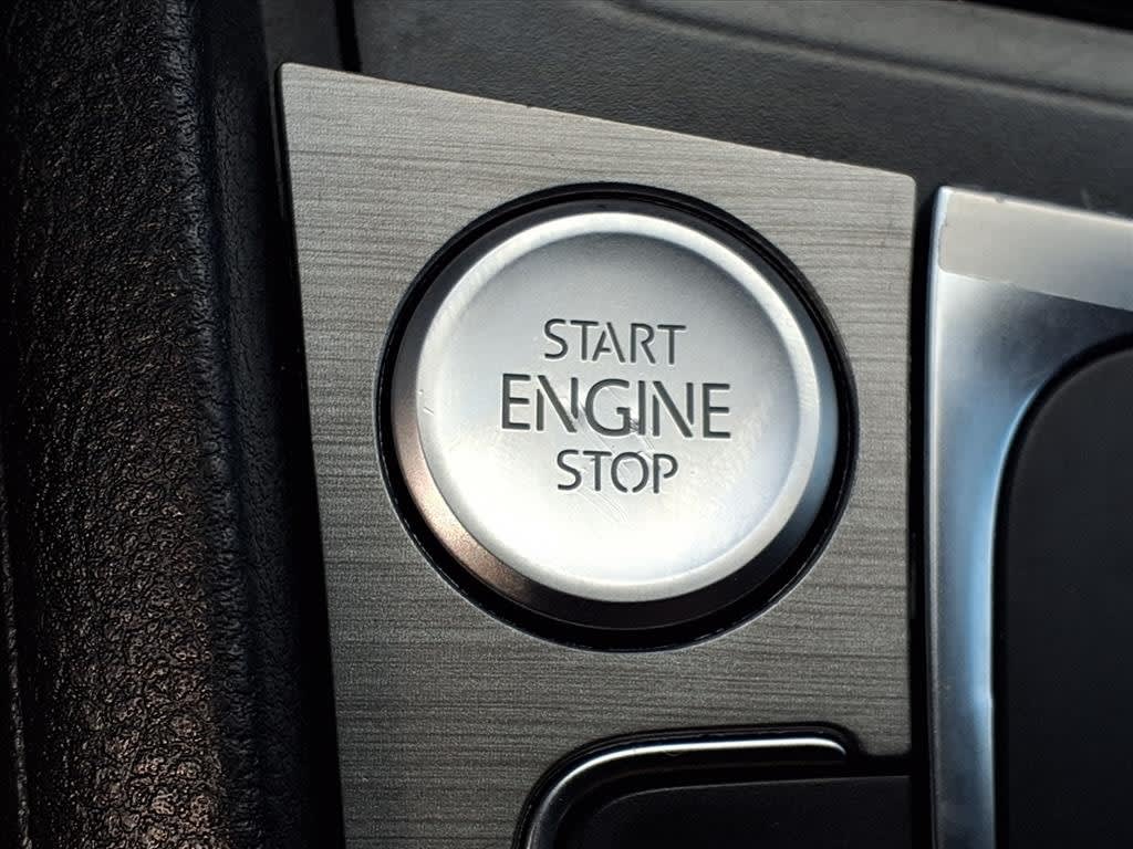 Thumbnail: 2015 Volkswagen Golf - 24