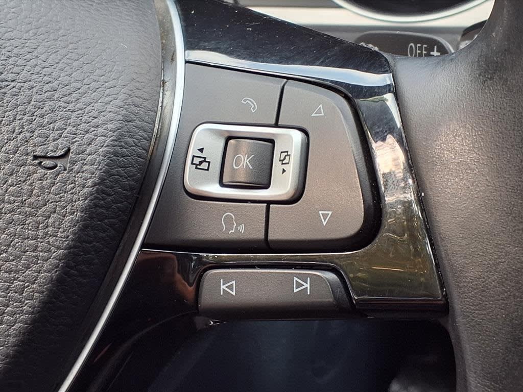 Thumbnail: 2015 Volkswagen Golf - 22