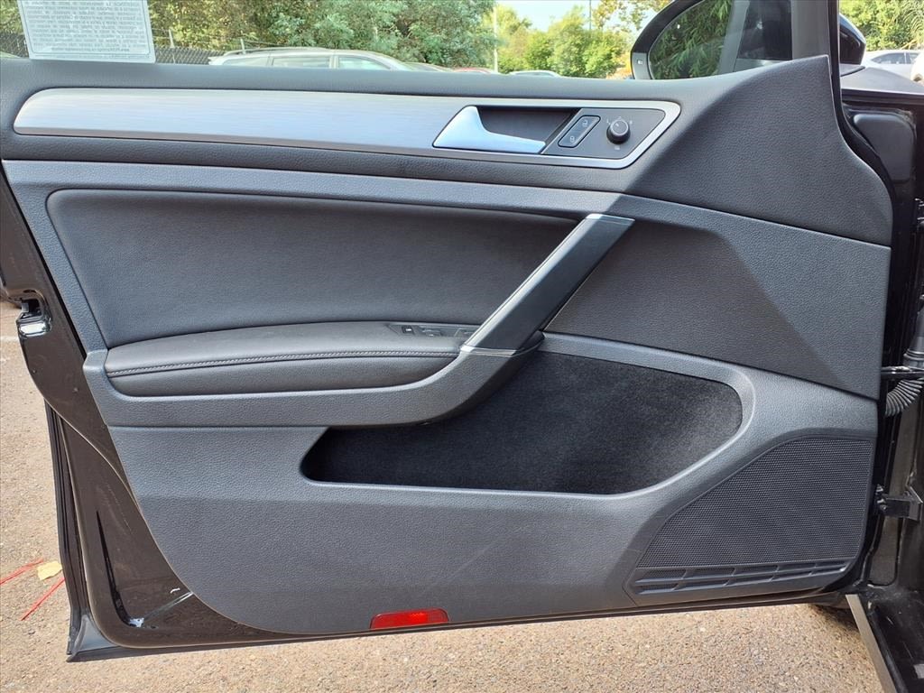 Thumbnail: 2015 Volkswagen Golf - 17