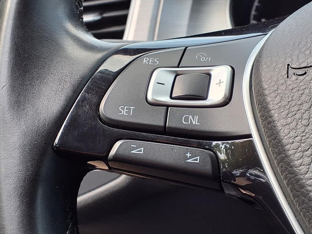 Thumbnail: 2015 Volkswagen Golf - 21