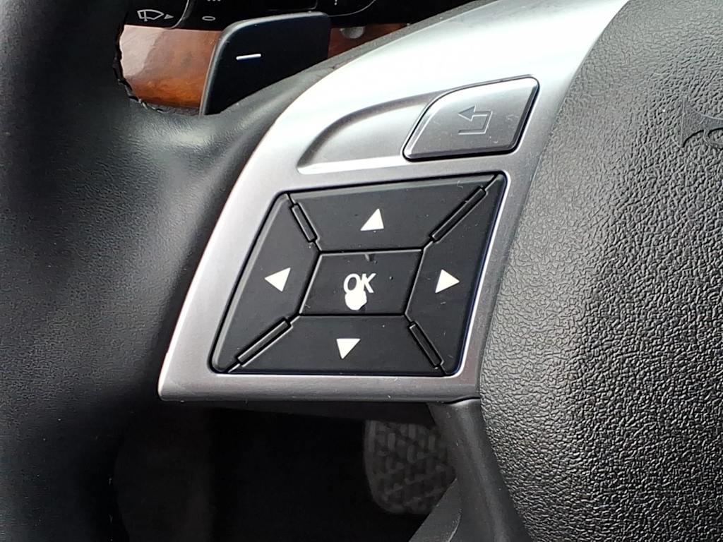 Thumbnail: 2012 Mercedes-Benz M-Class - 21