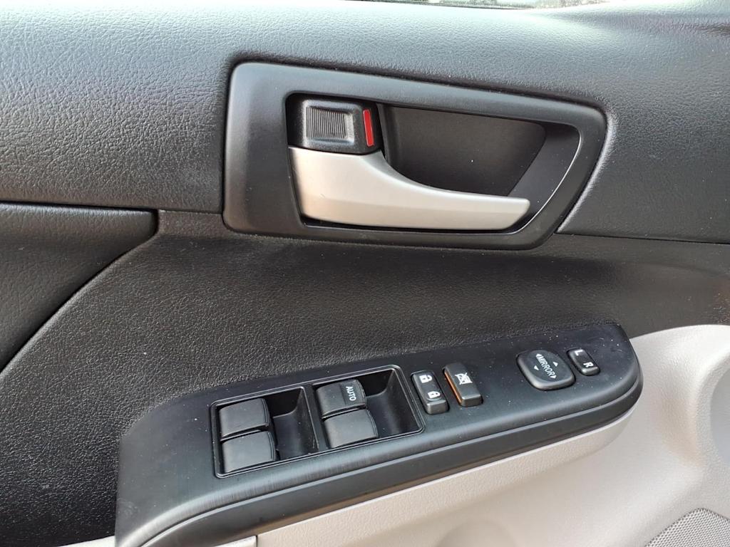 Thumbnail: 2014 Toyota Camry - 18