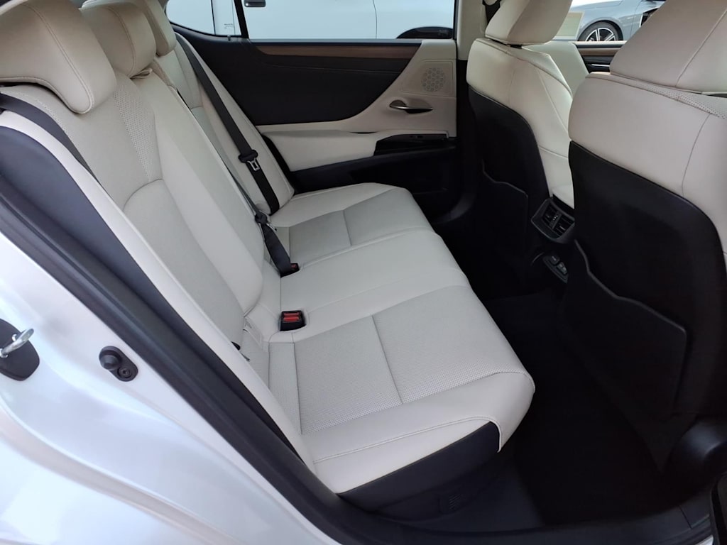 Thumbnail: 2024 Lexus ES - 16