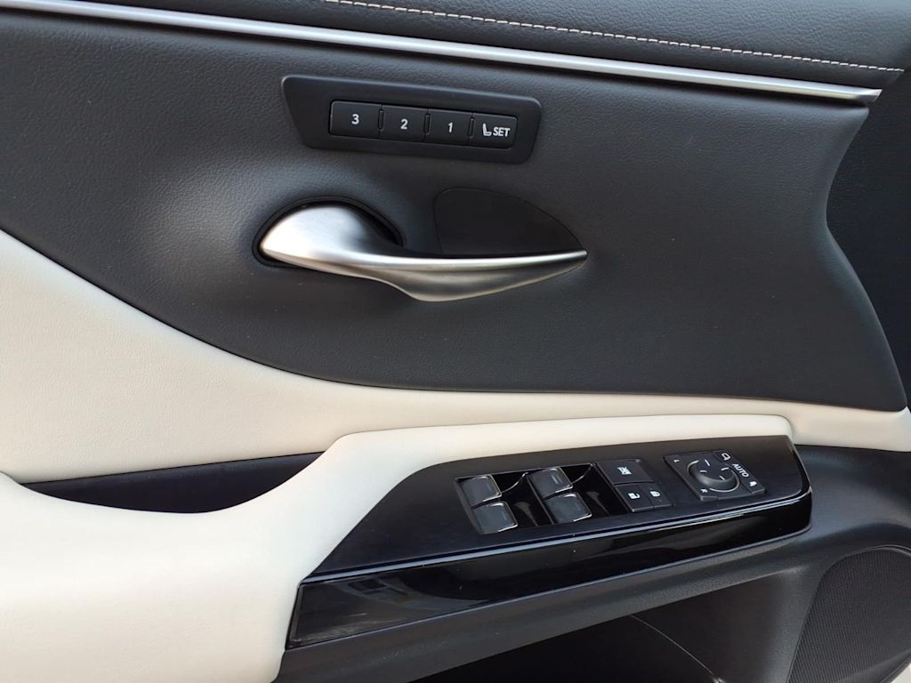 Thumbnail: 2024 Lexus ES - 18