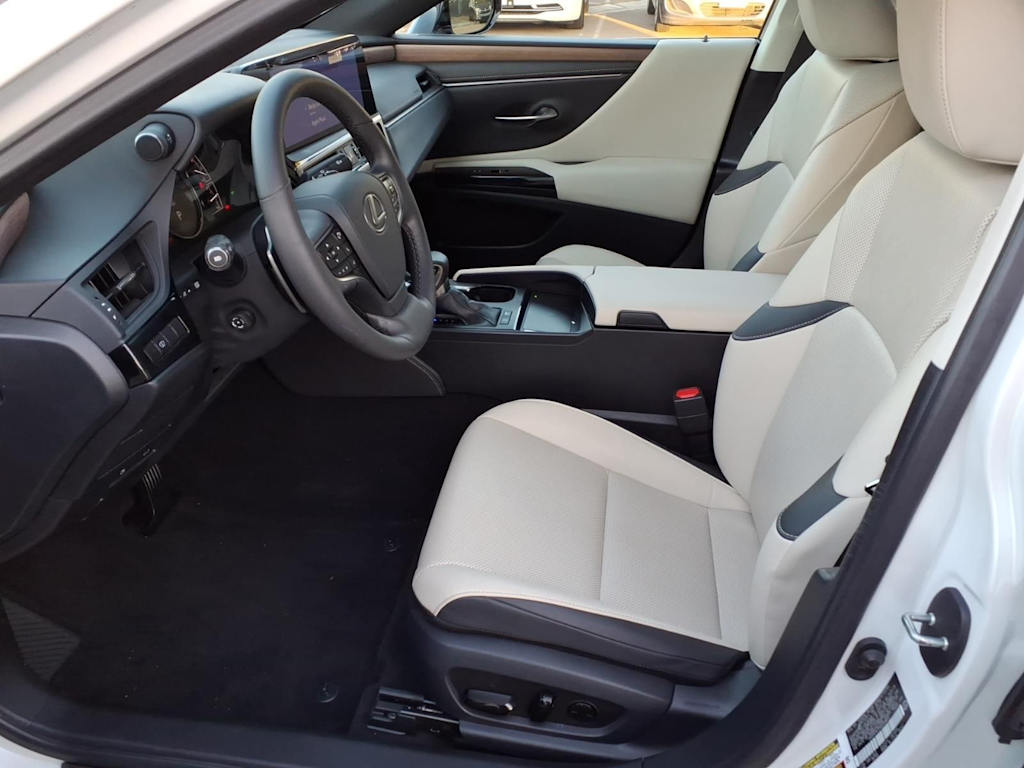 Thumbnail: 2024 Lexus ES - 7