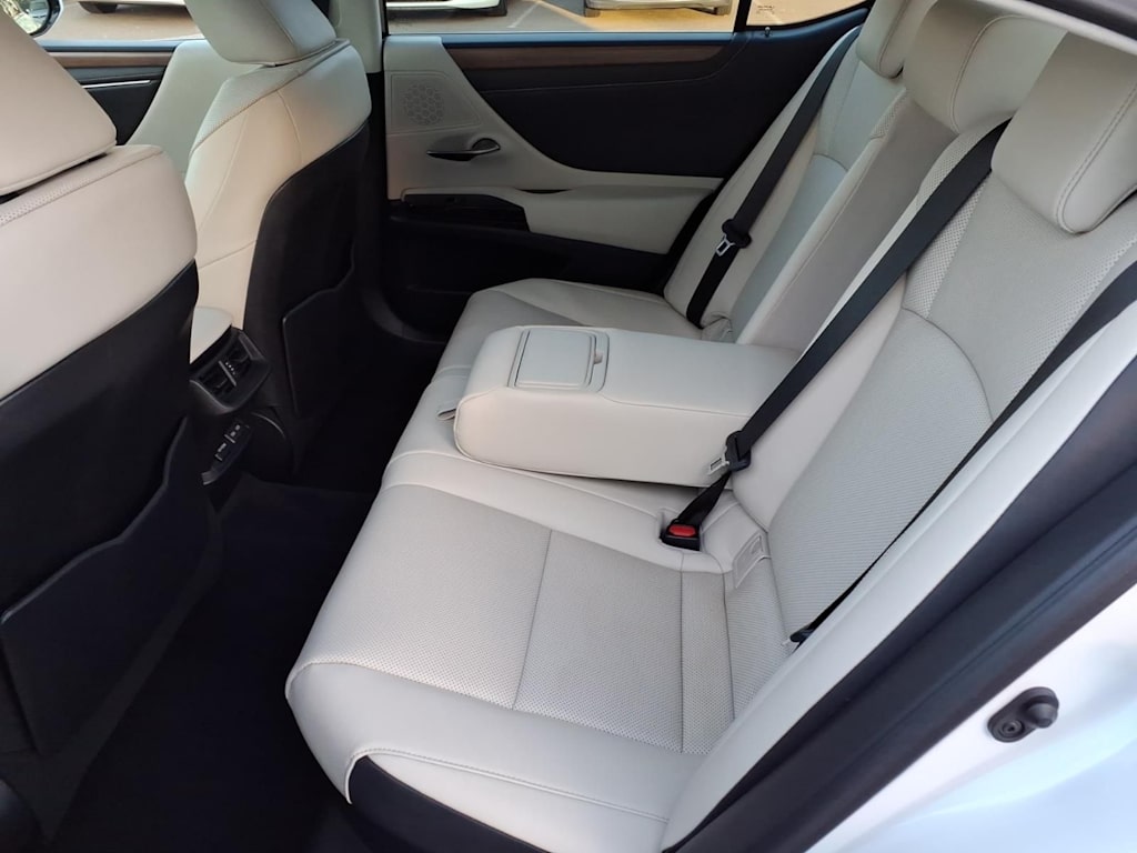 Thumbnail: 2024 Lexus ES - 8