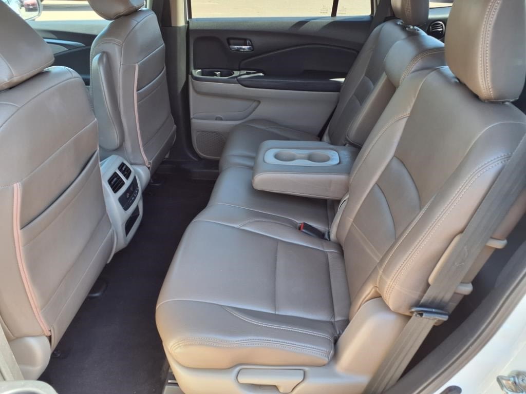 Thumbnail: 2016 Honda Pilot - 15