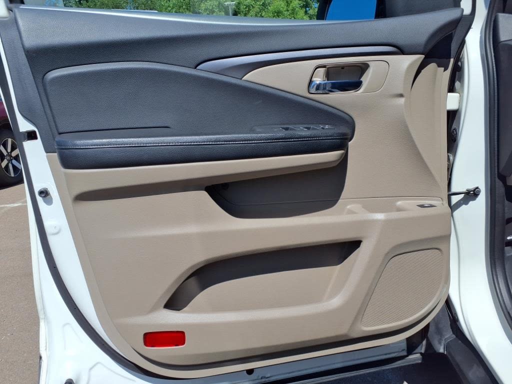 Thumbnail: 2016 Honda Pilot - 18