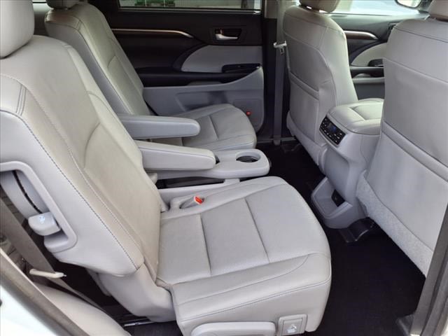 2016 Toyota Highlander Limited 18