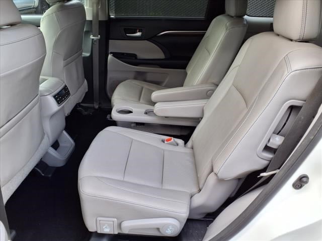 2016 Toyota Highlander Limited 8