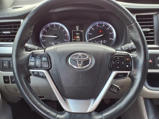 2016 Toyota Highlander Limited 6