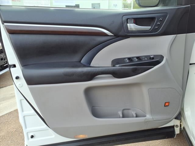 2016 Toyota Highlander Limited 19