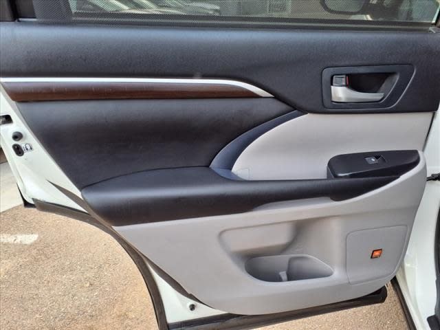 2016 Toyota Highlander Limited 15