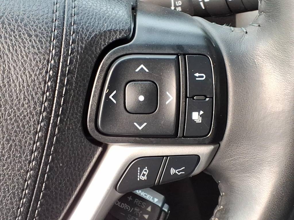 Thumbnail: 2019 Toyota Highlander - 21