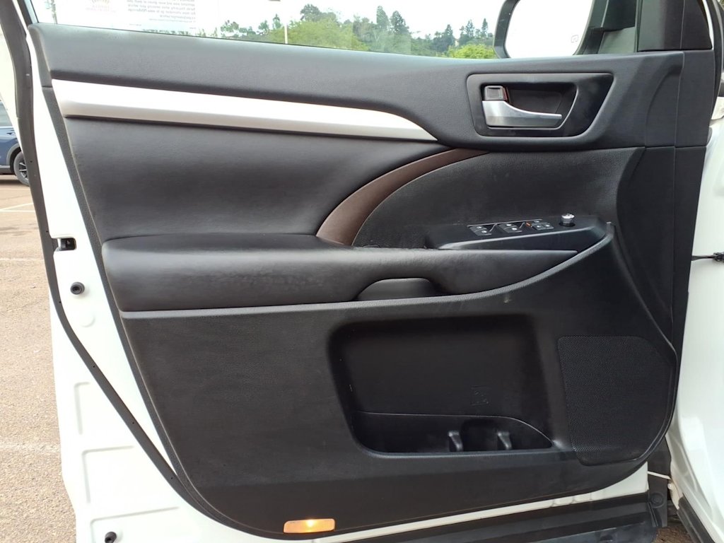 Thumbnail: 2019 Toyota Highlander - 17