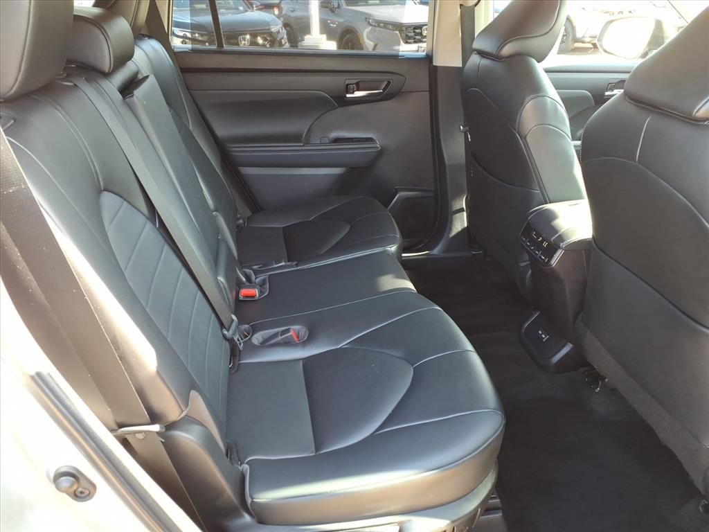 Thumbnail: 2023 Toyota Highlander - 17