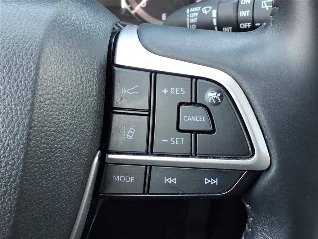 Thumbnail: 2023 Toyota Highlander - 22