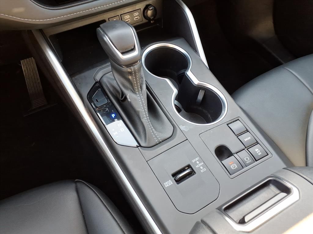 Thumbnail: 2023 Toyota Highlander - 10