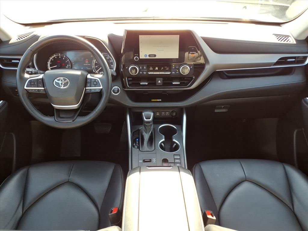 Thumbnail: 2023 Toyota Highlander - 2