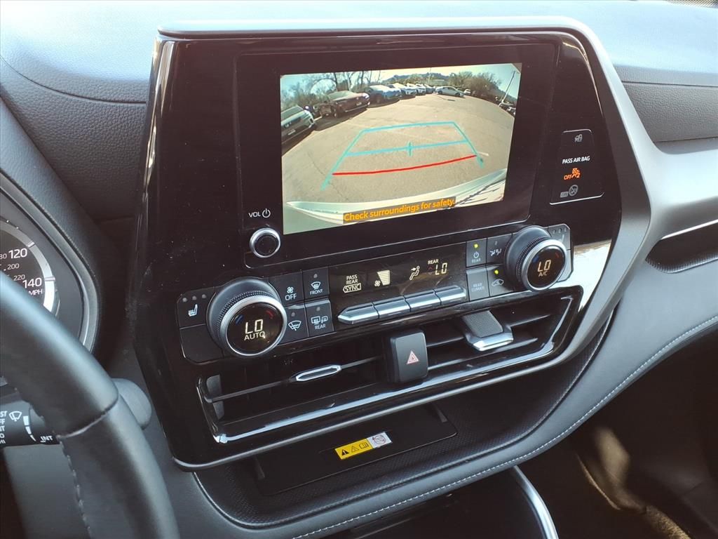 Thumbnail: 2023 Toyota Highlander - 23