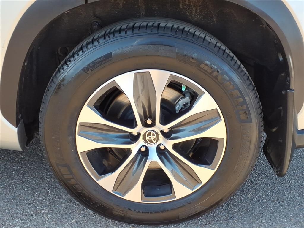 Thumbnail: 2023 Toyota Highlander - 6