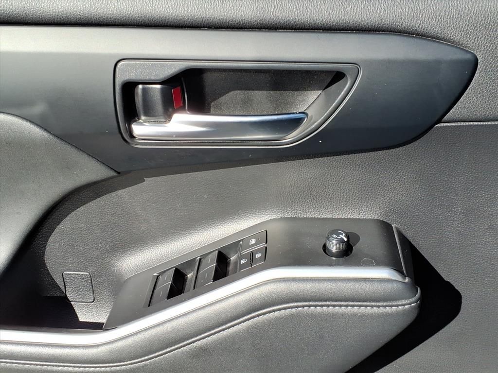 Thumbnail: 2023 Toyota Highlander - 19