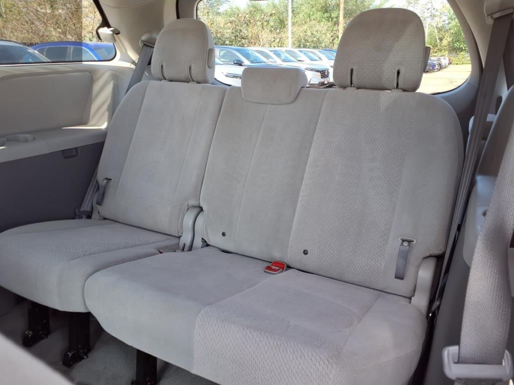 2012 Toyota Sienna LE 16