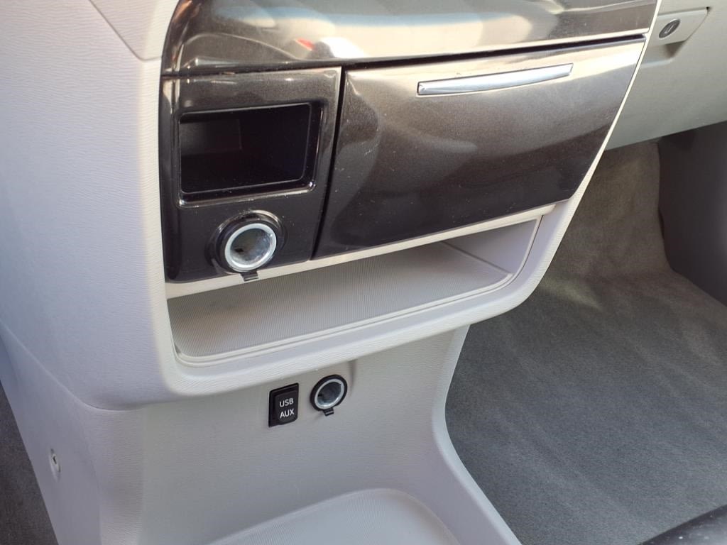 2012 Toyota Sienna LE 24