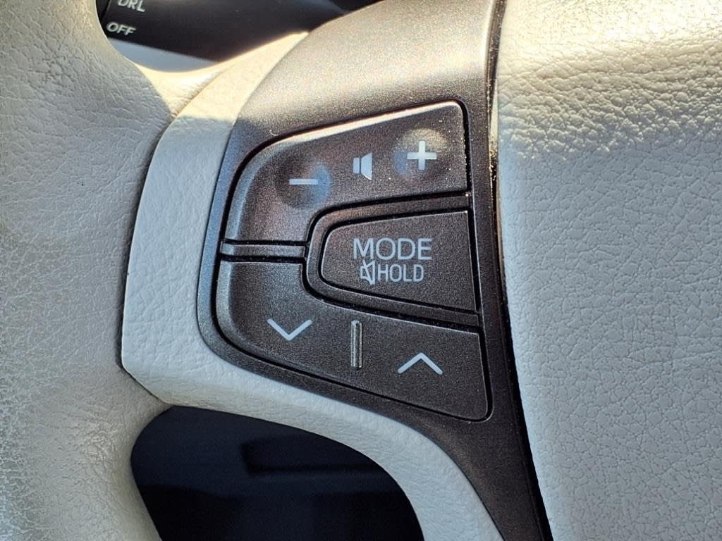 2012 Toyota Sienna LE 21