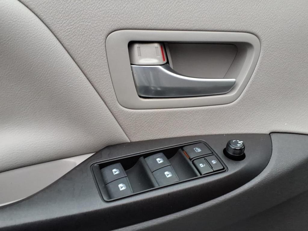 Thumbnail: 2017 Toyota Sienna - 19