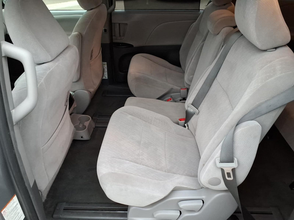Thumbnail: 2017 Toyota Sienna - 9