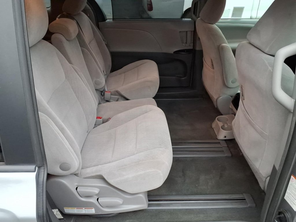 Thumbnail: 2017 Toyota Sienna - 17