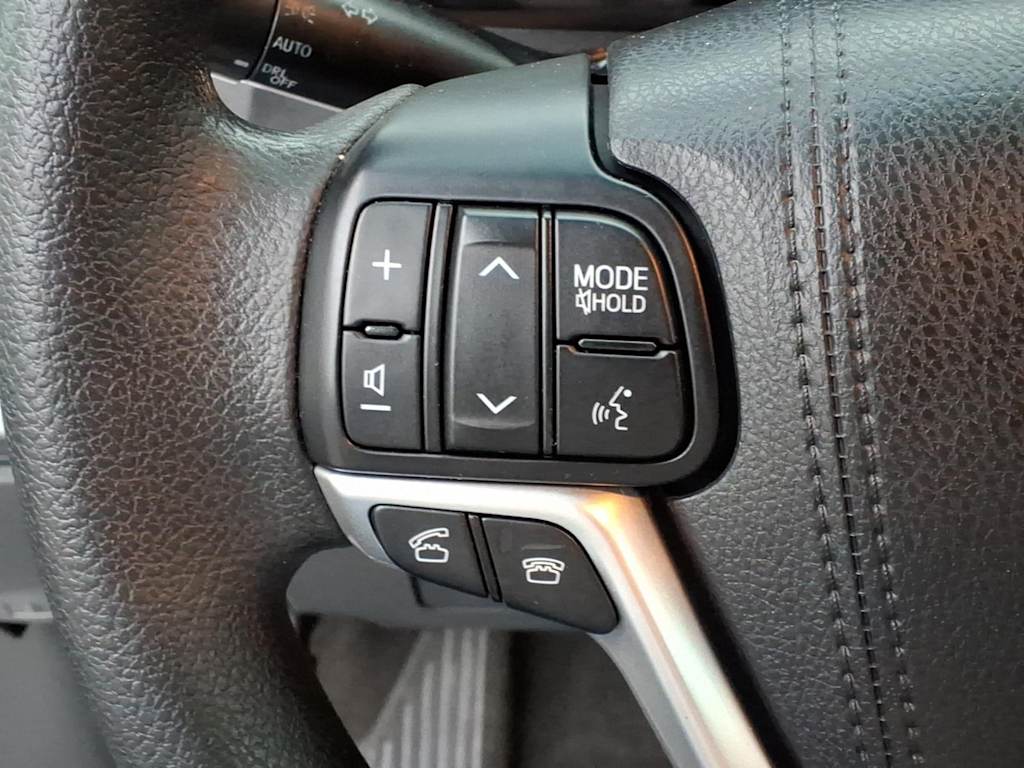 Thumbnail: 2017 Toyota Sienna - 21