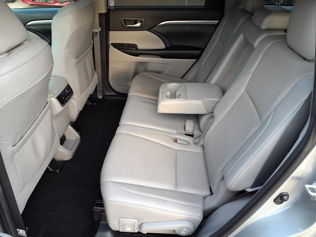 Thumbnail: 2019 Toyota Highlander - 9