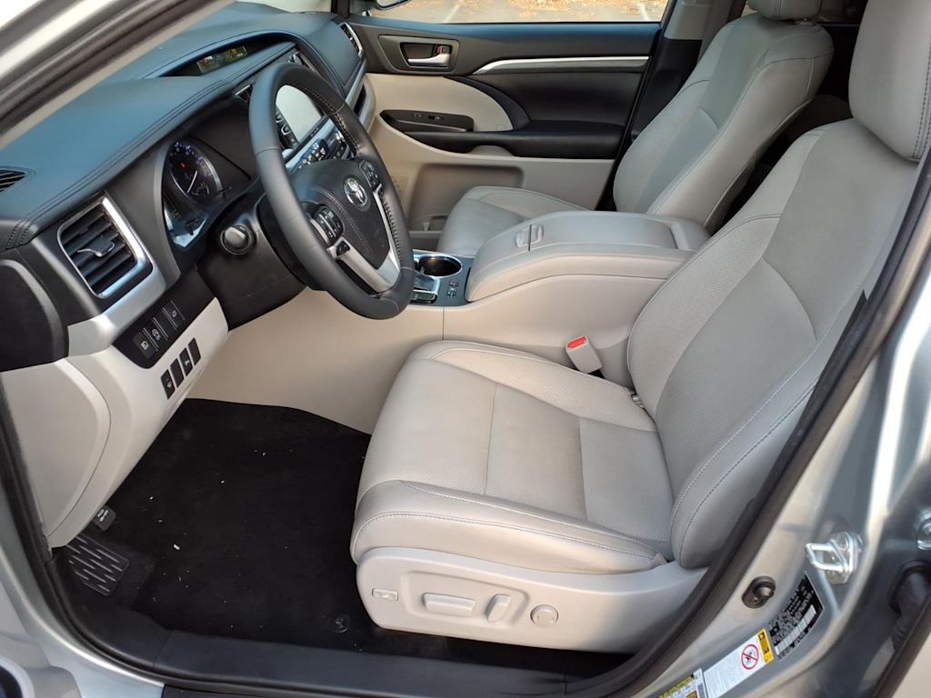 Thumbnail: 2019 Toyota Highlander - 8