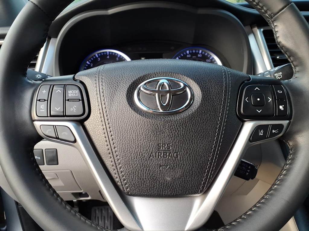 Thumbnail: 2019 Toyota Highlander - 21