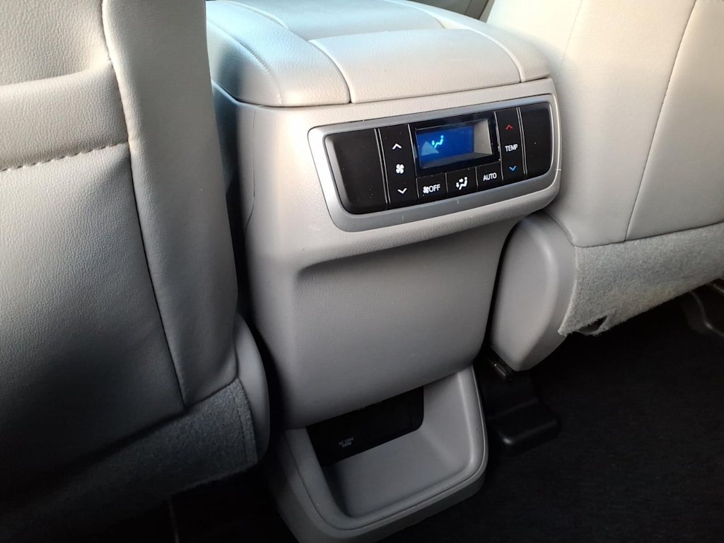 Thumbnail: 2019 Toyota Highlander - 17