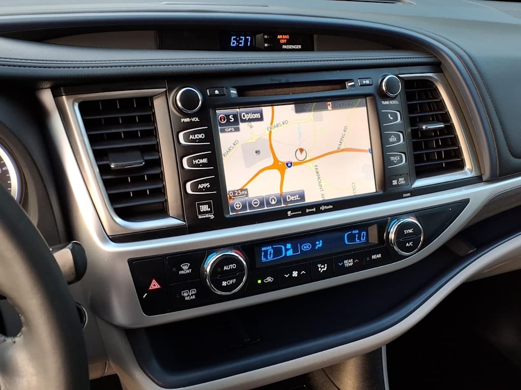 Thumbnail: 2019 Toyota Highlander - 10