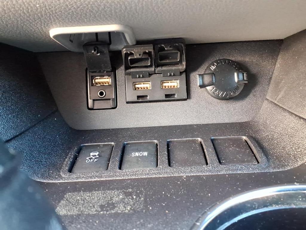 Thumbnail: 2019 Toyota Highlander - 23