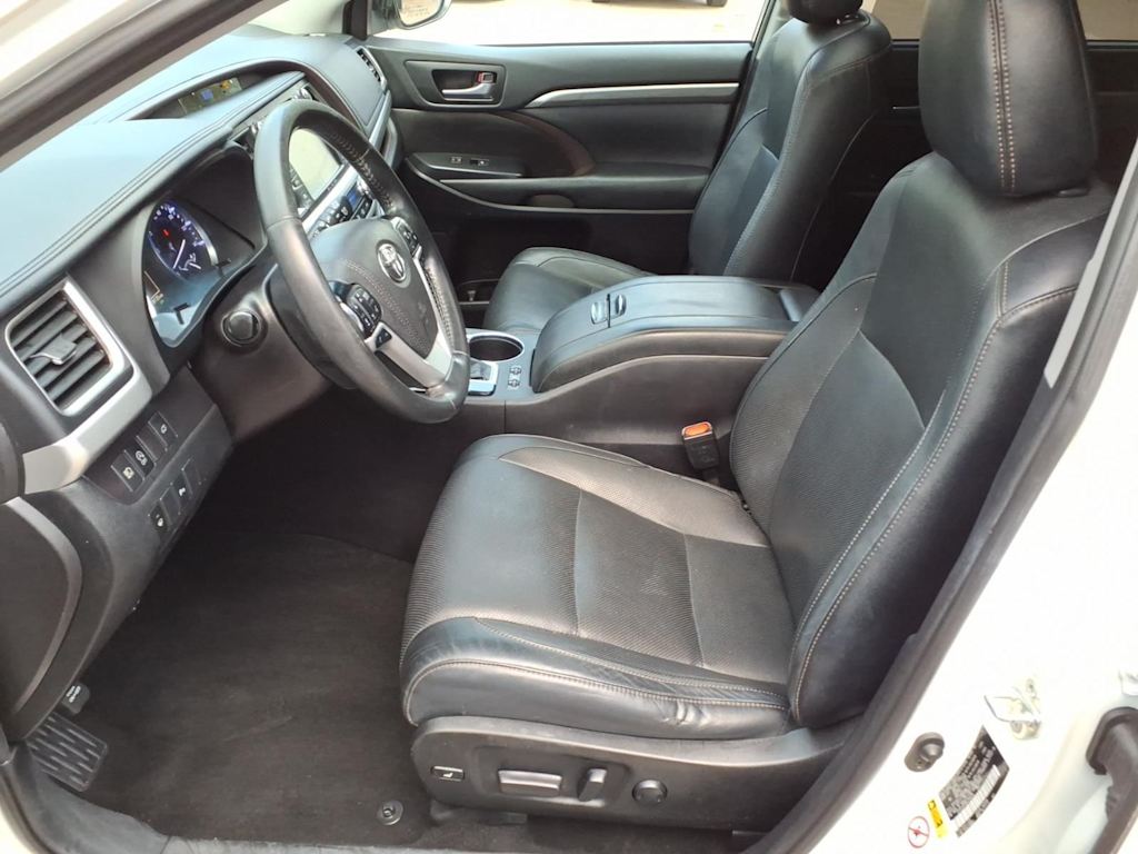 Thumbnail: 2019 Toyota Highlander - 7