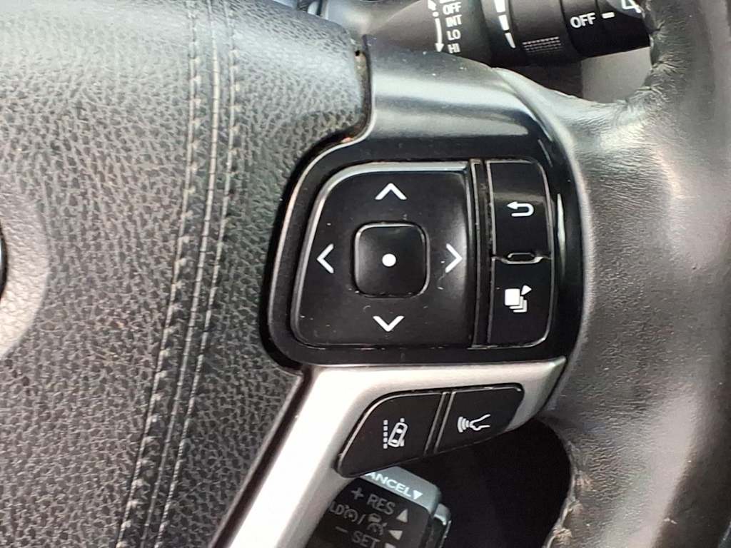 Thumbnail: 2019 Toyota Highlander - 22