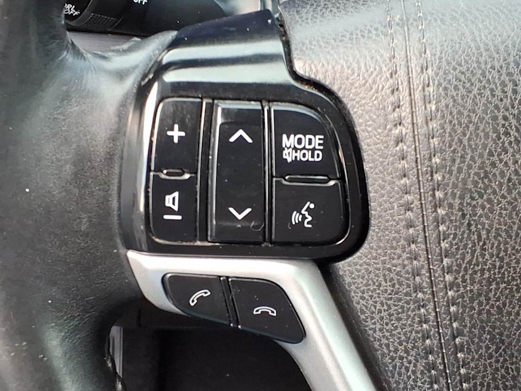 Thumbnail: 2019 Toyota Highlander - 21