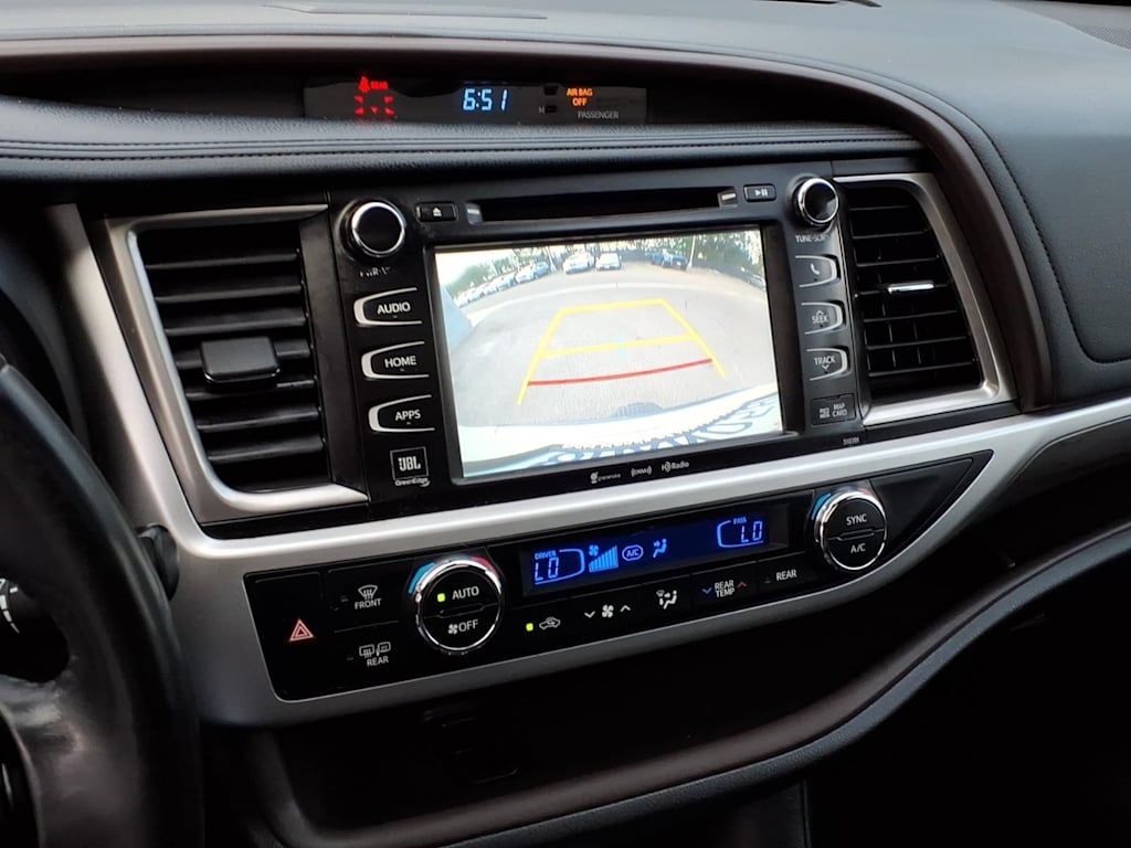 Thumbnail: 2019 Toyota Highlander - 23
