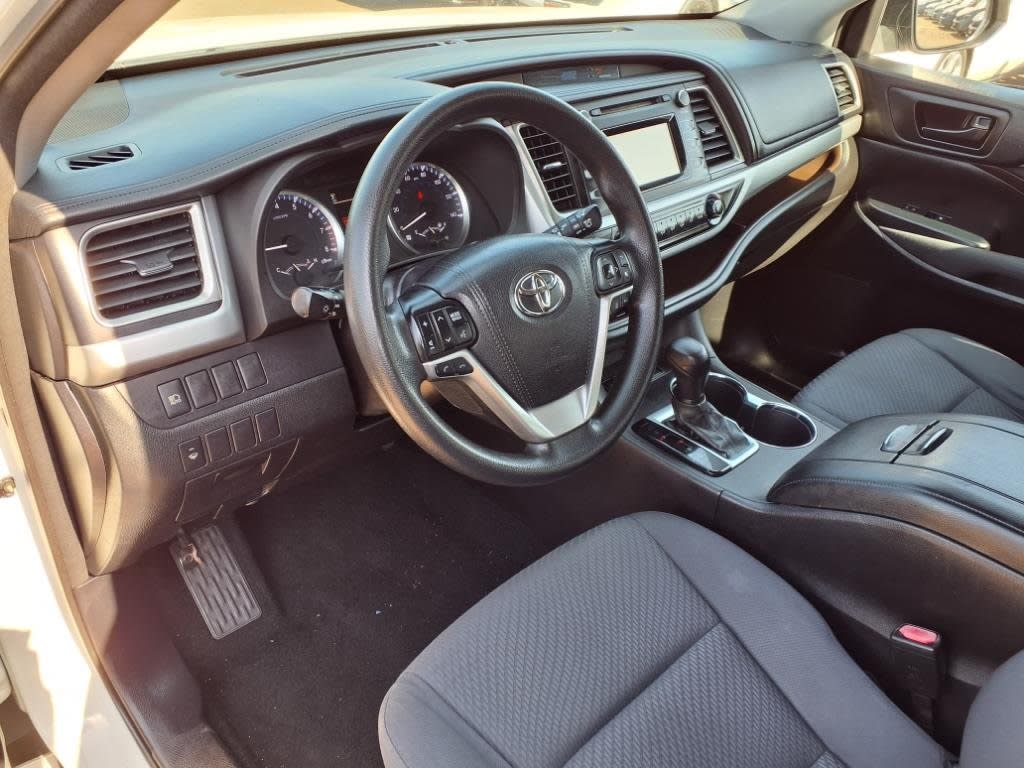 Image 6 of 2017 Toyota Highlander