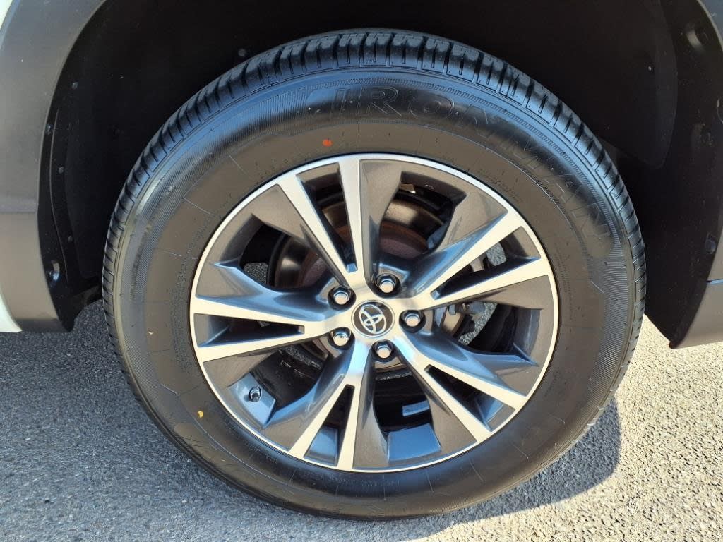 Image 5 of 2017 Toyota Highlander