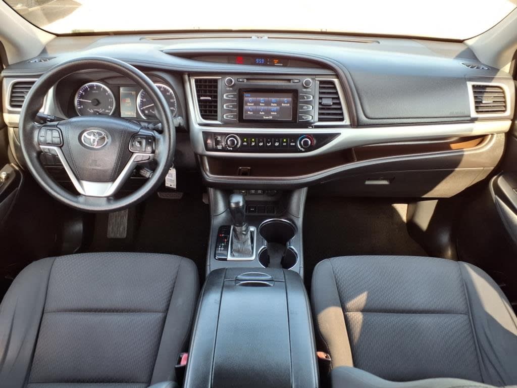 Image 3 of 2017 Toyota Highlander