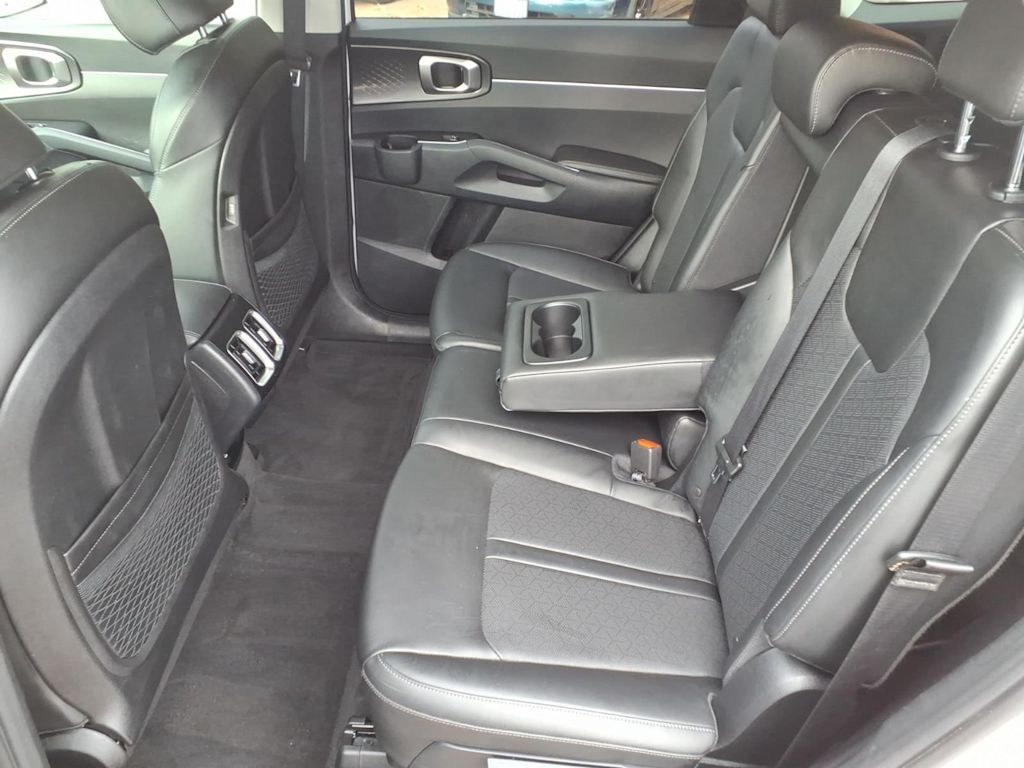 Thumbnail: 2023 Kia Sorento - 8